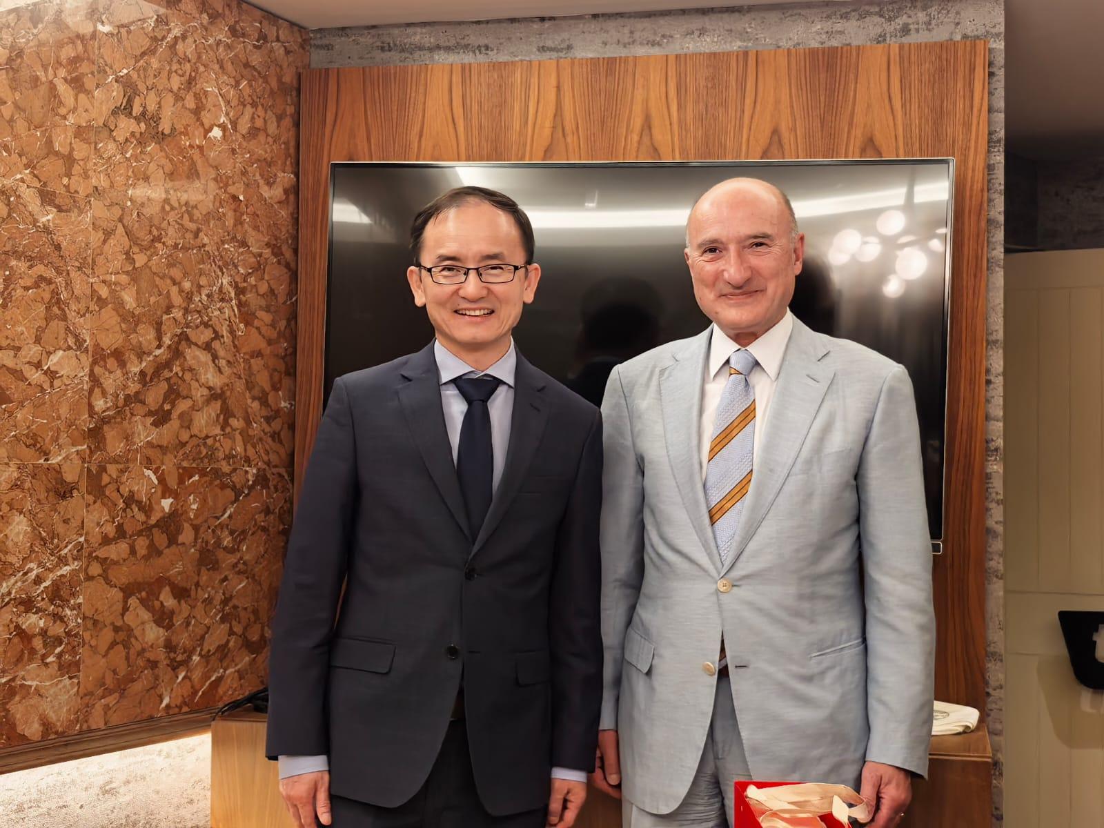 Çin Halk Cumhuriyeti Ankara Büyükelçisi Jiang Xuebin ve Başkan M. Şükrü Koçoğlu